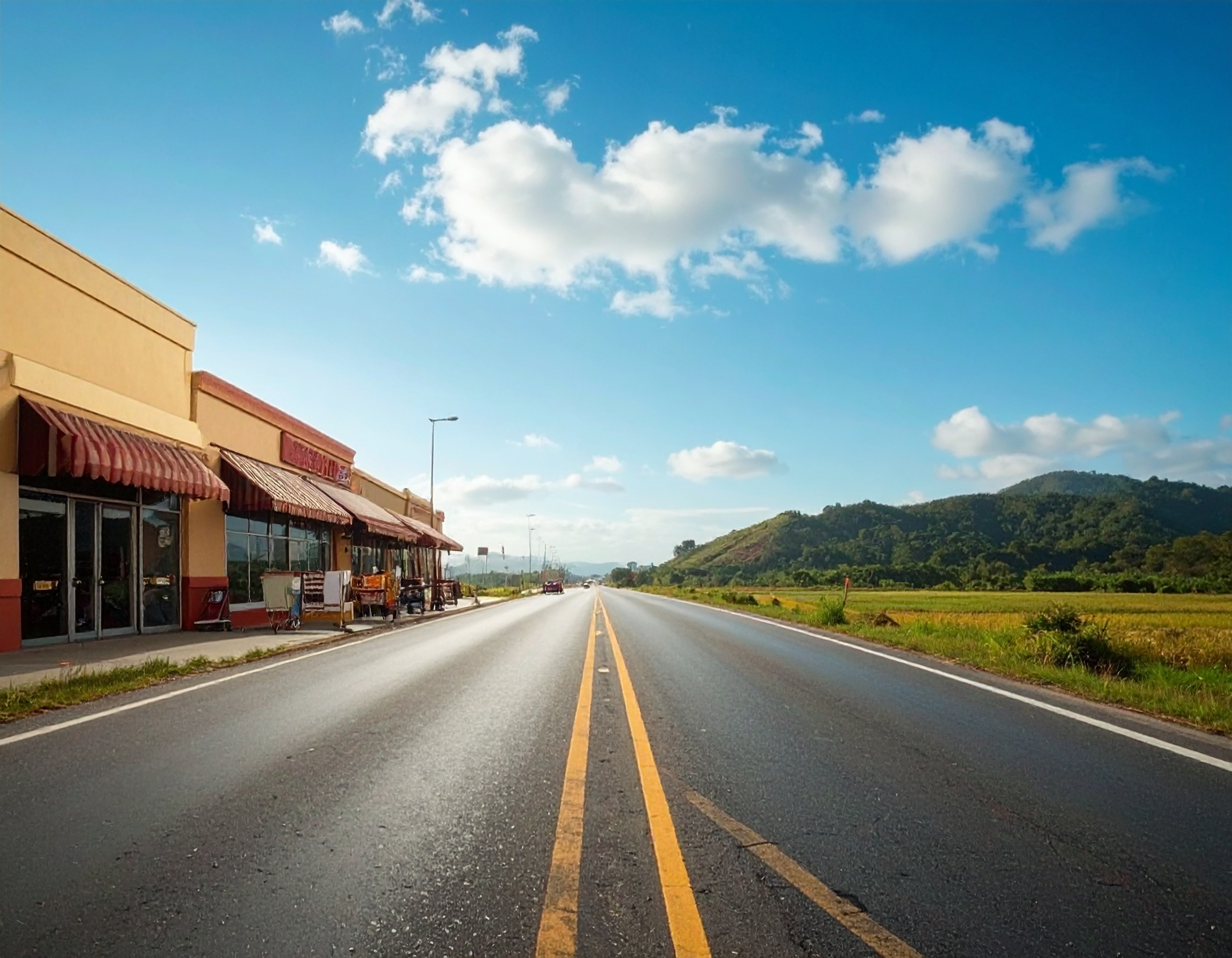 Differentiating your Shopify Store: Custom Liquid Themes vs. Headless Shopify in 2025